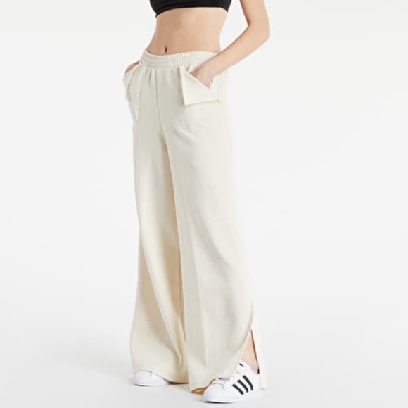 Brand New Adidas ADICOLOR CLEAN CLASSICS PANTS - Picture 2 of 16